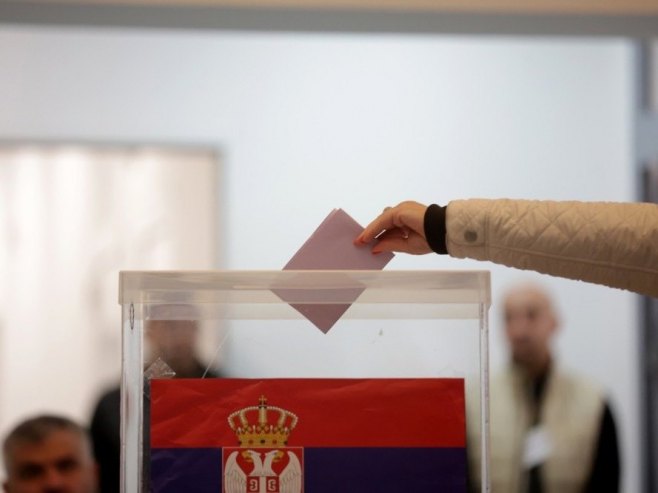 У Србији завршени ванредни парламентарни избори (ВИДЕО)