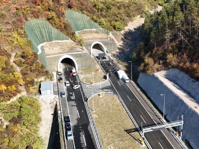 Отворено нових 20 километара ауто-пута у БиХ (фото: avaz.ba) Отворено нових 20 километара ауто-пута у БиХ (фото: avaz.ba) -