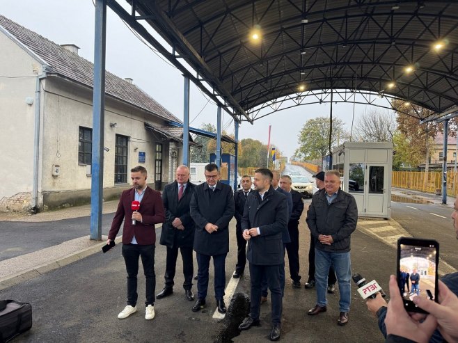 Послије петомјесечног застоја, у Градишци поново, за саобраћај, отворен гранични прелаз у центру града