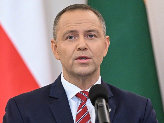 Навроцки се враћа у Пољску након суспензије предсједника Уставног суда